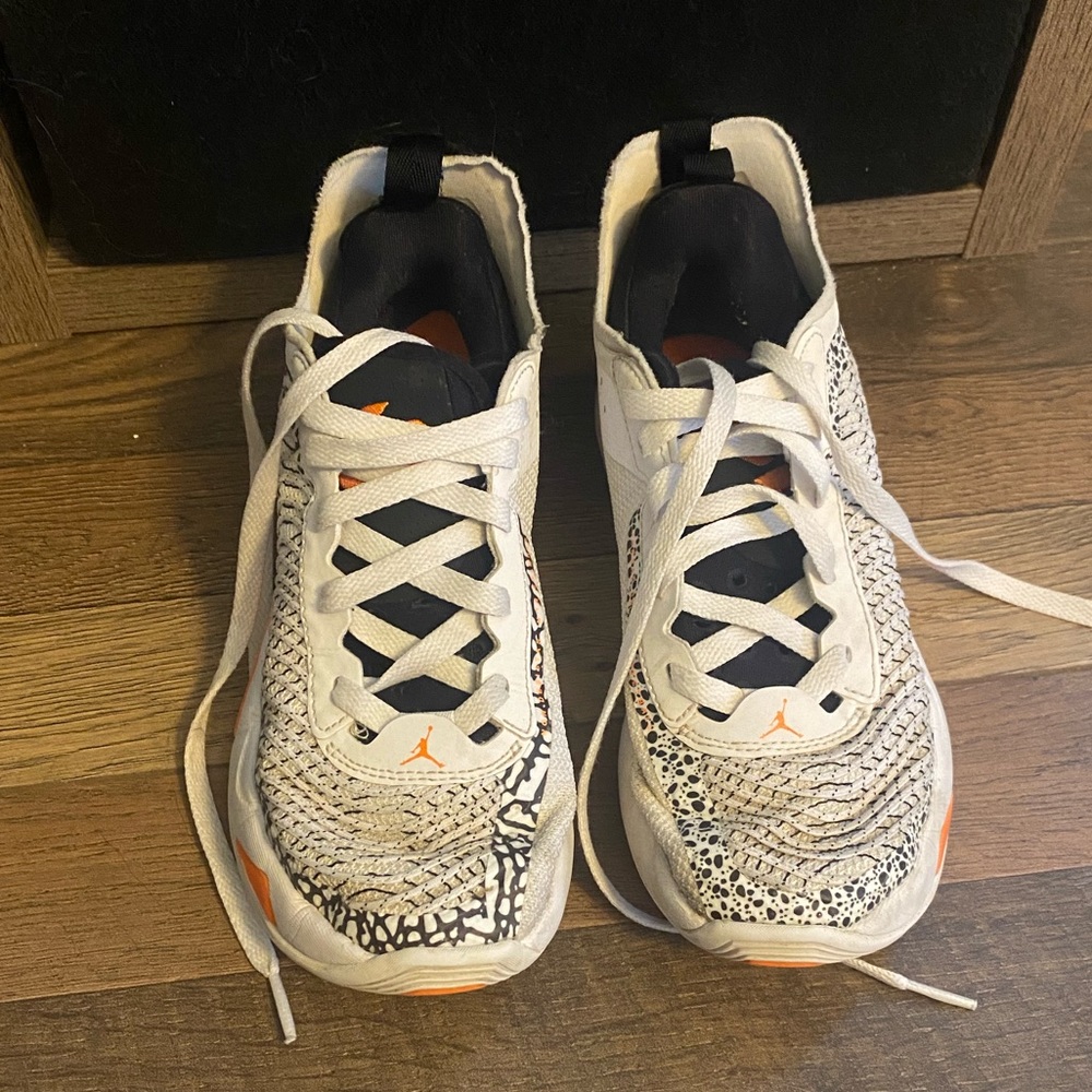 Jordan Kids grade School Luka 1 basketball shoes. Youth size 3.5